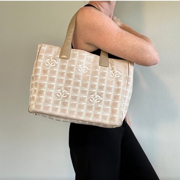 Chanel Pre Loved CC Travel Line Tote Handbag in great used condition. - Picture 3 of 10